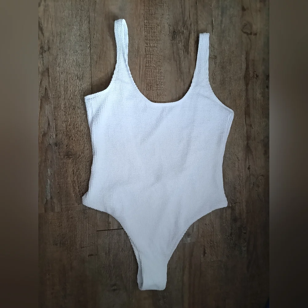 Kendall & Kylie White Crinkle Rib Low Back One Piece Swimsuit Size XL